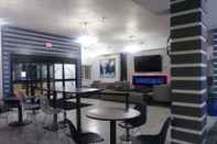 Quầy bar, cafe và phòng lounge Coratel Inn & Suites by Jasper Inver Grove Heights