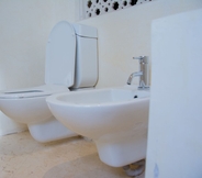 Toilet Kamar 6 Villa Jacaranda