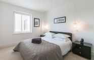 Bedroom 3 Luxury 2-bed Flat, Parking and Close to the Tube