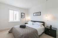 Bedroom Luxury 2-bed Flat, Parking and Close to the Tube