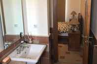 In-room Bathroom Marassi North Coast Catania C7 Chalet 3b