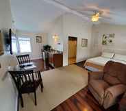 Bedroom 6 Lake Huron Lodge