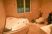 Toilet Kamar Glory's house