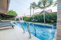 สระว่ายน้ำ AnB Poolvilla Grand Modern 3BR Jomtien