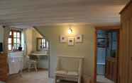 Common Space 5 Immaculate 1-bed Apartment Cornwall With hot tub