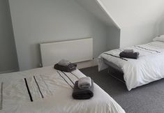 Others 3 Sleeps 6 With Fantastic Views and Private Parking