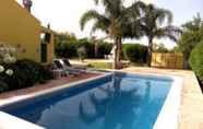สระว่ายน้ำ 2 Three Bedroom Villa With Pool Near Olhao