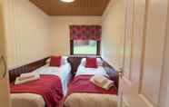 Kamar Tidur 4 Conifer Lodge 25 With Hot Tub, Newton Stewart