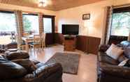 Common Space 6 Birch Lodge 23 With Hot Tub, Newton Stewart