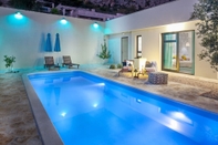 Swimming Pool Villa Tres Chic