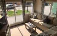 Common Space 6 Beautiful 2-bed Caravan in Stratford-upon-avon