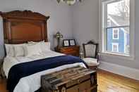 Bedroom Carlisle House Inn