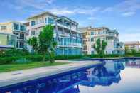 Kolam Renang Oceanfront Condominiums Nilaveli