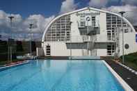 Swimming Pool Arctic Wind