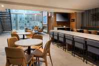 Bar, Cafe and Lounge TownePlace Suites by Marriott New York Long Island City/Manhattan View