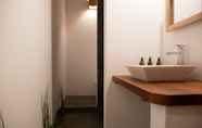 In-room Bathroom 7 Nanas Homestay