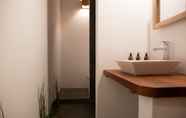 Toilet Kamar 7 Nanas Homestay