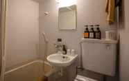 In-room Bathroom 2 HOTEL R9 The Yard MOKA KUMAKURA