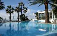 Swimming Pool 4 Hotel Caravelle