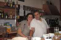 Bar, Cafe and Lounge Hotel Restaurant Picou Alain et Valerie