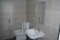 In-room Bathroom Genting Ria Apartment by C&T