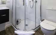 Toilet Kamar 6 Views 2