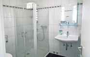 In-room Bathroom 6 Hotel Restaurant Stadt Coblenz