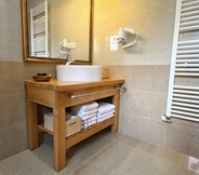 In-room Bathroom 3 Lagom Apartments