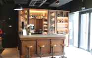 Bar, Cafe and Lounge 5 ibis Styles Puteaux Paris La Defense