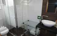 Toilet Kamar 7 C14 - Casa Da Luz by DreamAlgarve