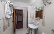 Toilet Kamar 7 La Gazzeri Residence & Country House