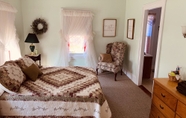 Bedroom 4 Centennial Inn Bed & Breakfast