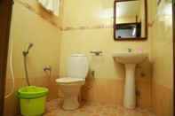 In-room Bathroom Ayurrathna Coir Village Lake Resort