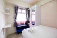 Kamar Tidur Comfort 2BR with Pool View Green Pramuka City Apartment
