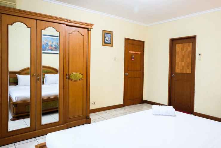 BEDROOM Classic Style 2BR At Redtop Apartment near Juanda