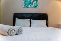 Kamar Tidur Pool View Studio Room Apartment The Nest Puri