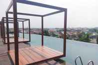 Kolam Renang Modern Elegant Studio Grand Kamala Lagoon Apartment