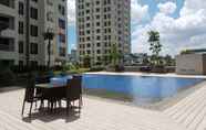 Kolam Renang 5 1BR Midtown Signature Apartment with Sofa Bed