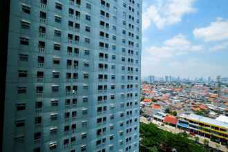 Exterior 4 Spacious Studio Room at Green Pramuka Apartment