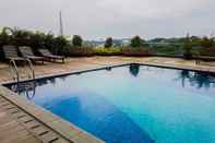 Swimming Pool New Furnished 1BR @ Tree Park Apartment BSD