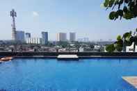 Kolam Renang Fabulous Tree Park City Studio Apartment near ICE BSD