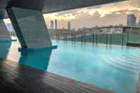 Swimming Pool Best Price Studio Menteng Park Apartment