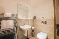 In-room Bathroom Seaview Hotel