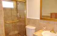 In-room Bathroom 3 848 Buttonwood Court