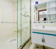 In-room Bathroom 7 Locals Boutique Apartment Jiuzhou Port.3