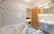 Toilet Kamar 7 Hotel Eisbach