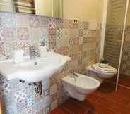 In-room Bathroom 5 VersoSud - Appartamento Torre Mozza 22