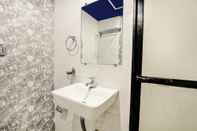 In-room Bathroom FabHotel Garden Park Kurla