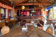 Bar, Cafe and Lounge Deck da Villa Pousada