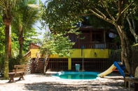 Swimming Pool Deck da Villa Pousada